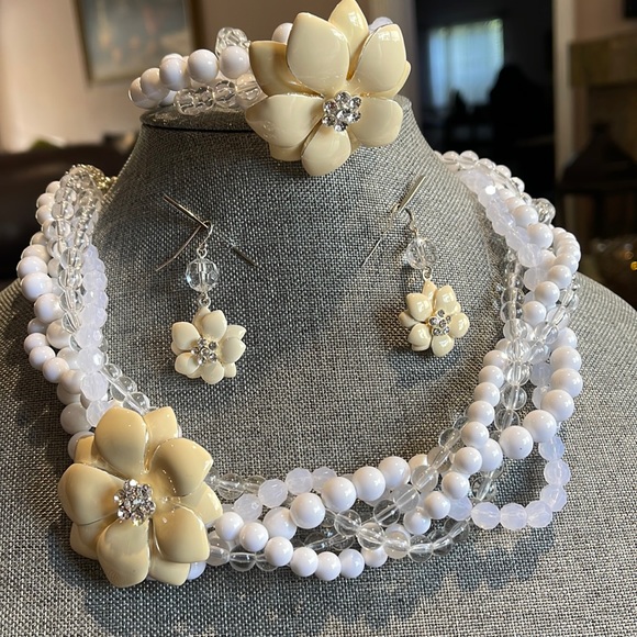 Cache Jewelry set - Picture 1 of 6